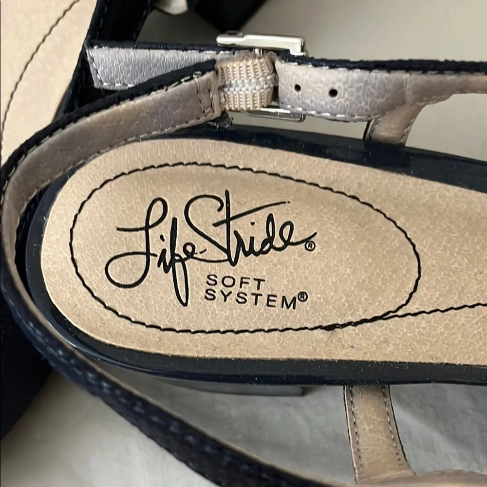 Elegant Navy Slingback Women's Shoes - Picture 2 of 5